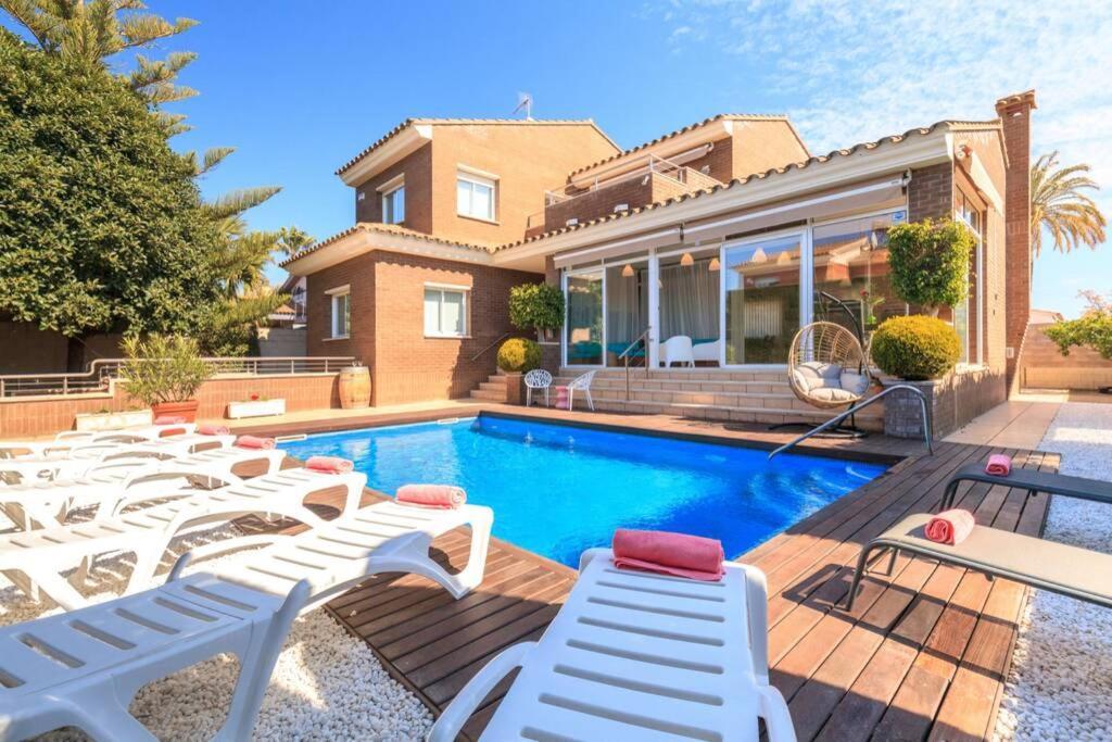 Villa Wine Experience Cambrils - Wine, Art & Games Extérieur photo