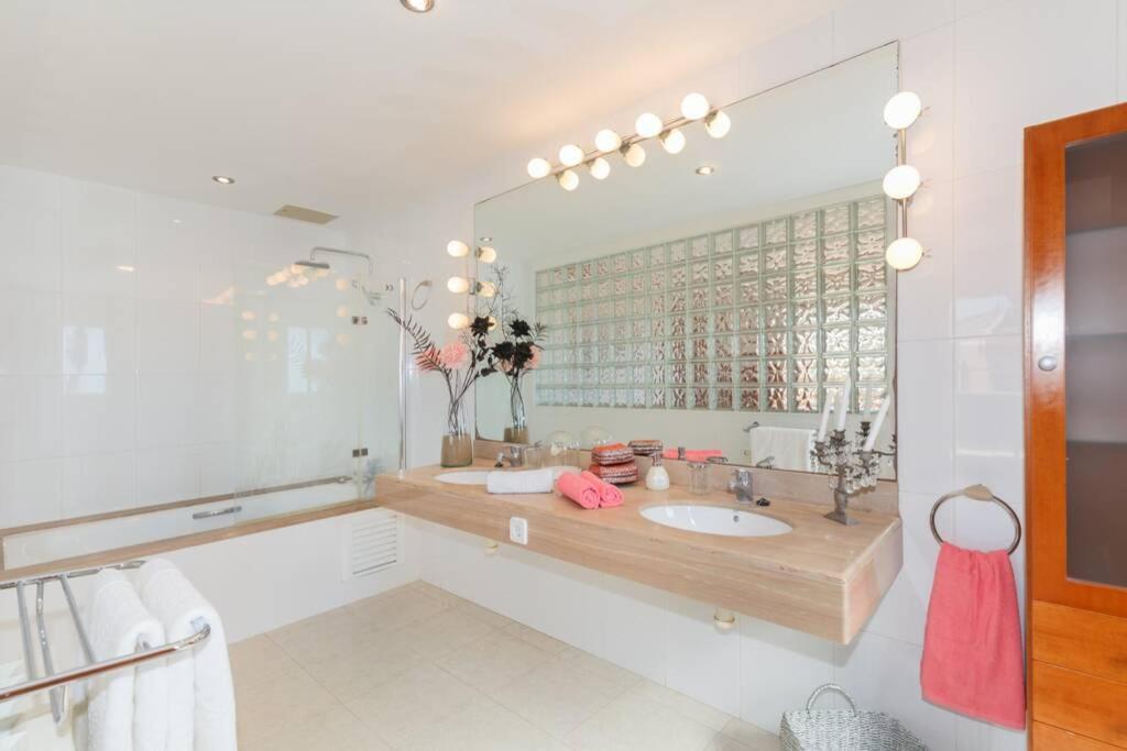 Villa Wine Experience Cambrils - Wine, Art & Games Extérieur photo
