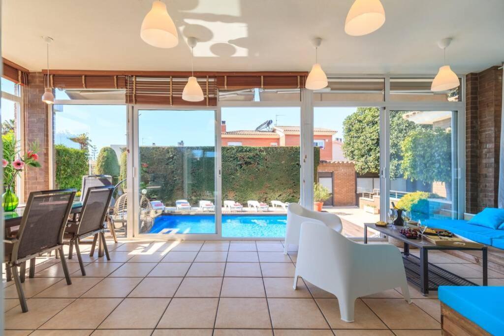 Villa Wine Experience Cambrils - Wine, Art & Games Extérieur photo
