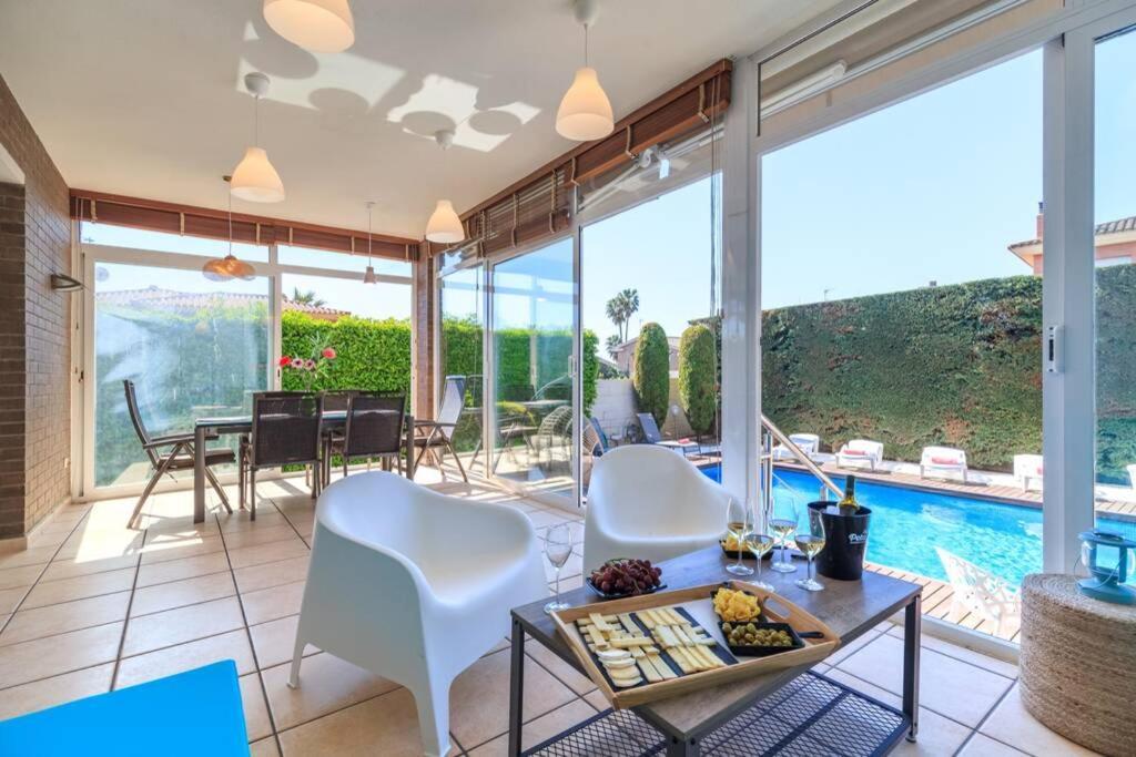 Villa Wine Experience Cambrils - Wine, Art & Games Extérieur photo