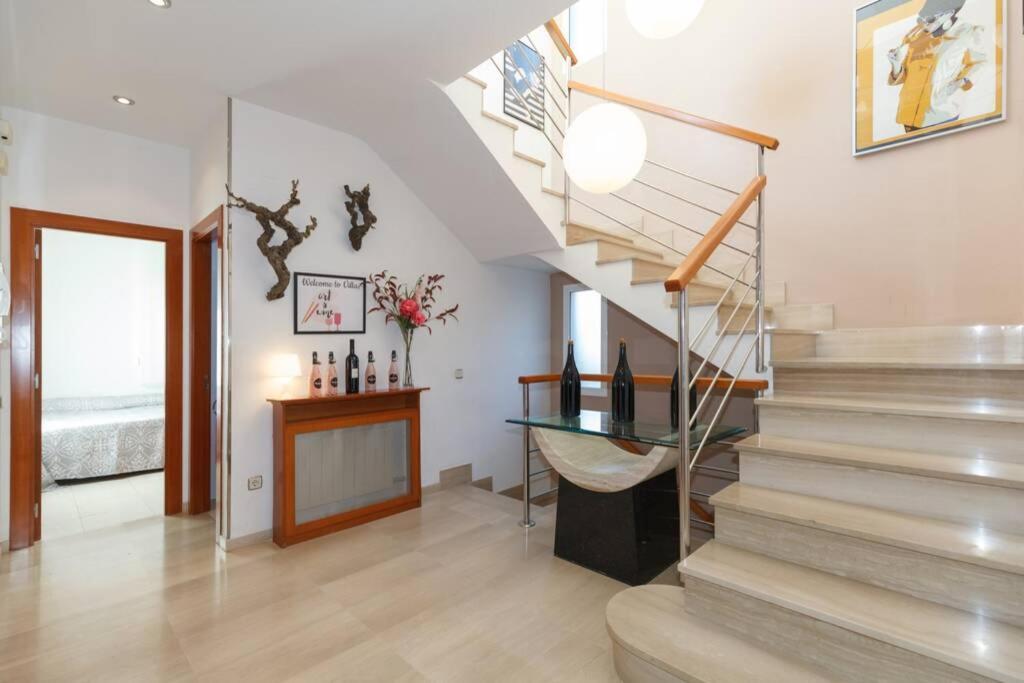 Villa Wine Experience Cambrils - Wine, Art & Games Extérieur photo