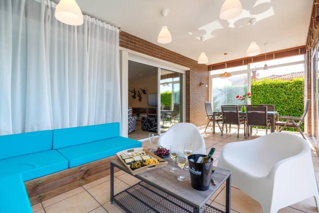 Villa Wine Experience Cambrils - Wine, Art & Games Extérieur photo